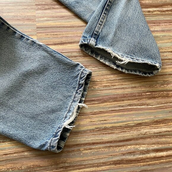 Wrangler Denim Jeans Light Wash Vintage Distressed Ripped Knee Frayed Hem 36x30 - Picture 5 of 10